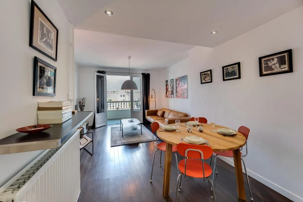 Allure - 2 Bedroom Apartment With Balcony In The Centre Of Annecy