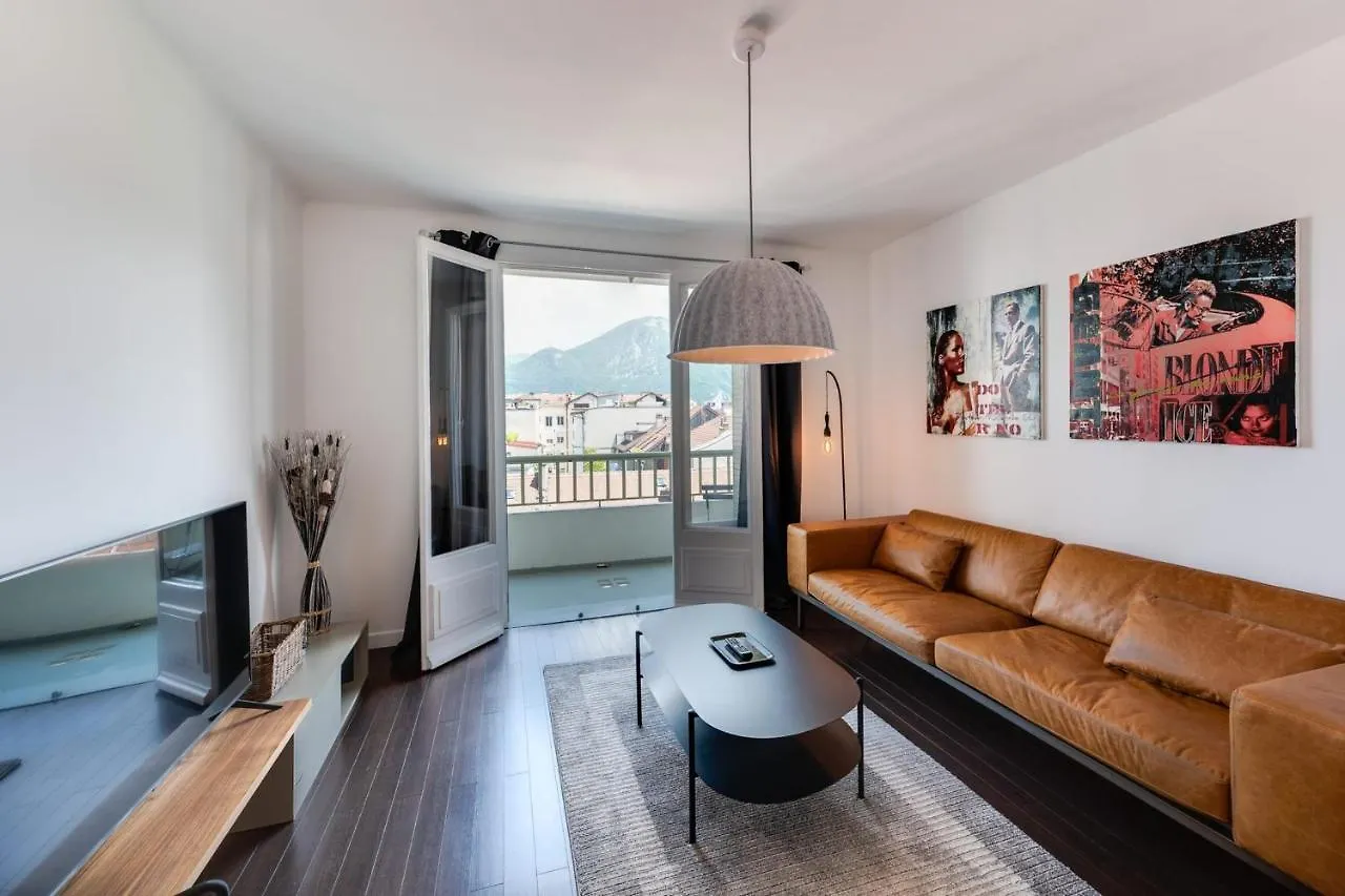 Allure - 2 Bedroom Apartment With Balcony In The Centre Of Annecy